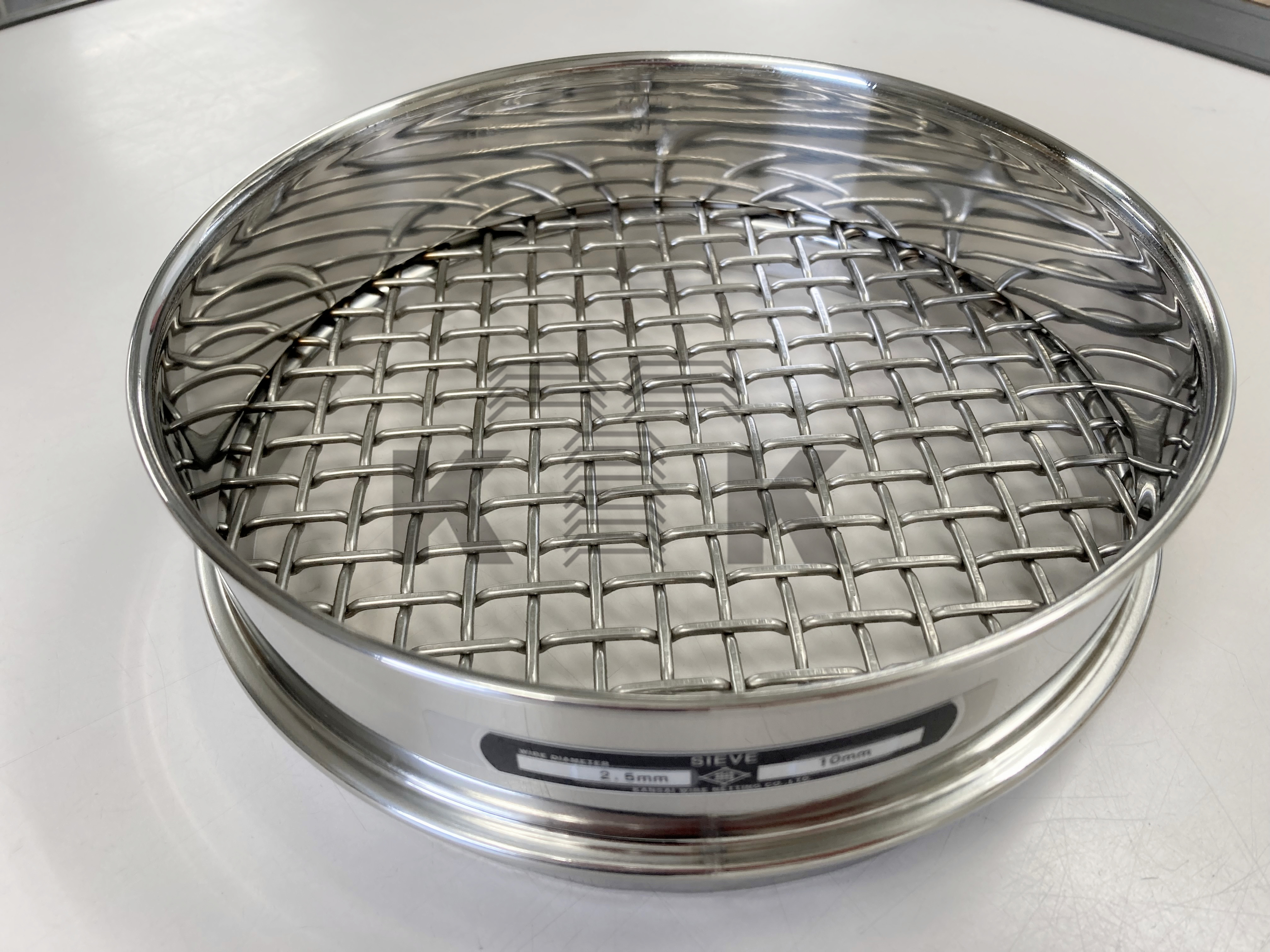 【進口試驗篩】3mm白剛玉高精密應(yīng)用案例