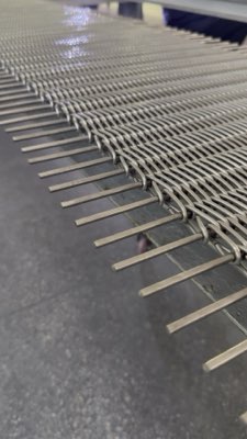  燒結(jié)爐網(wǎng)帶入爐后變形，是什么原因