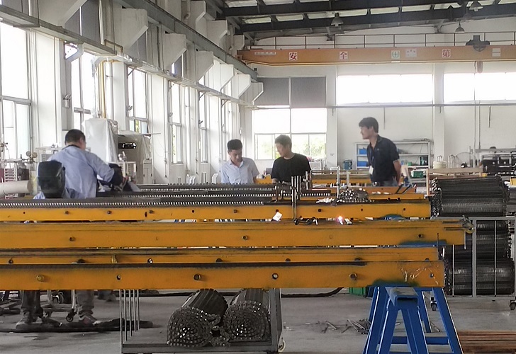 客戶參觀生產(chǎn)車(chē)間